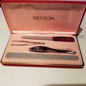 EUC Revlon 4 Piece Nail Care Kit w/Red Velvet Case